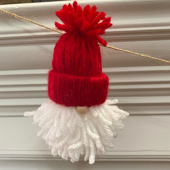 Yarn Santa Gnome Garland - Picture 2 of 2
